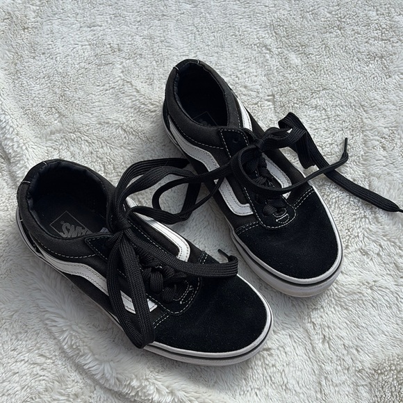 Vans Old Skool Black White Sneakers | Classic Low Tops | Worn Condition Youth 4 - Picture 1 of 9